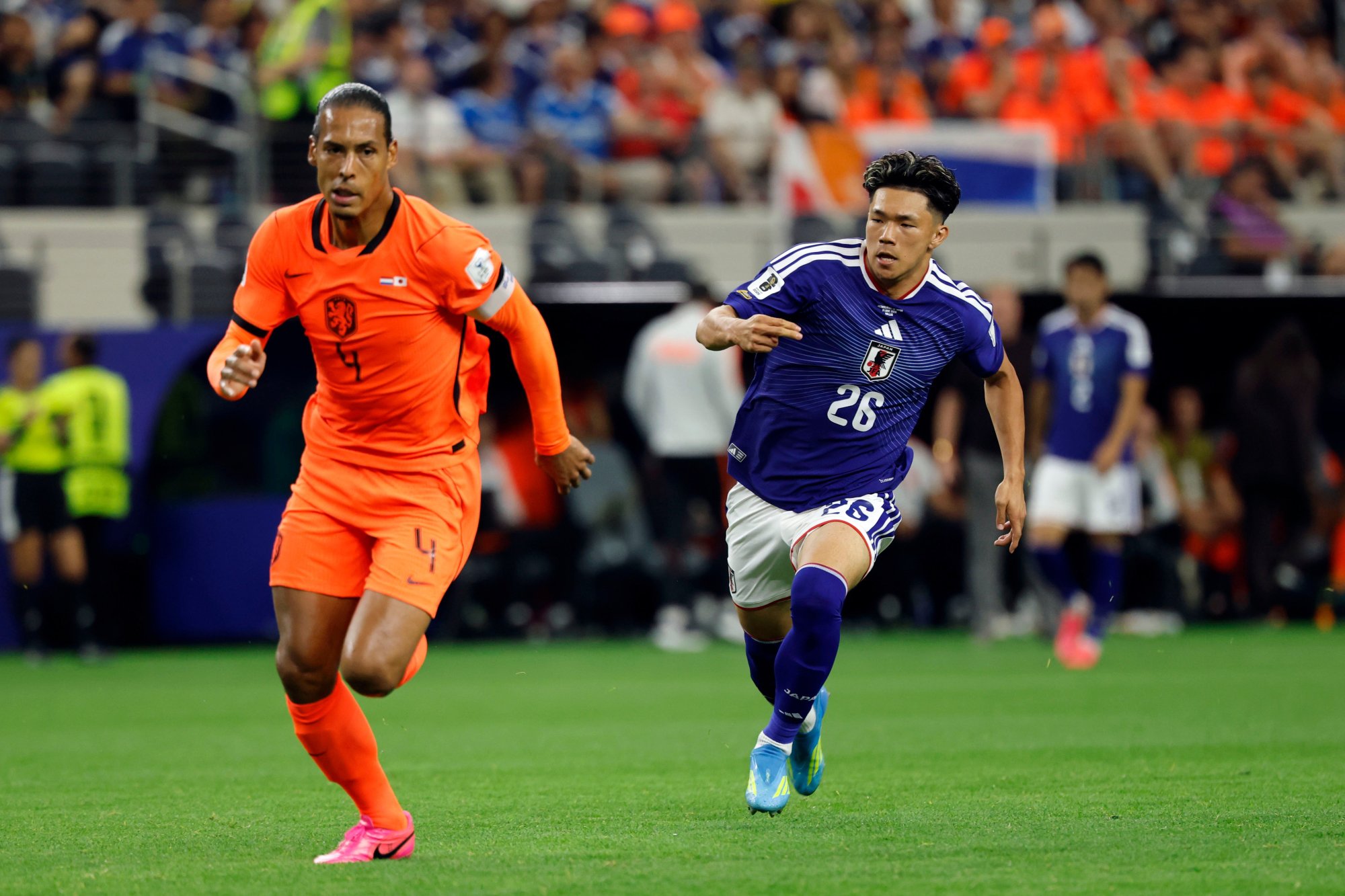 Veiling gedragen Oranje-shirts levert ruim 59.000 euro op