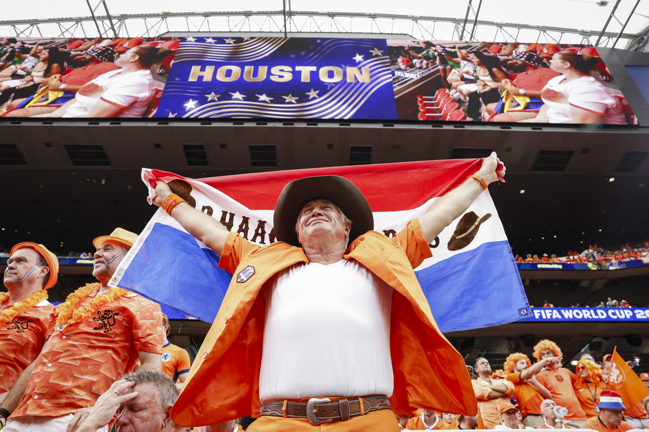 We zijn begonnen, Oranje jaagt op eerste overwinning dit WK
