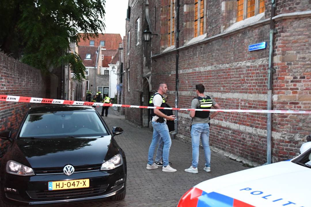 Agent schiet op persoon in Middelburg, gewond naar het ziekenhuis