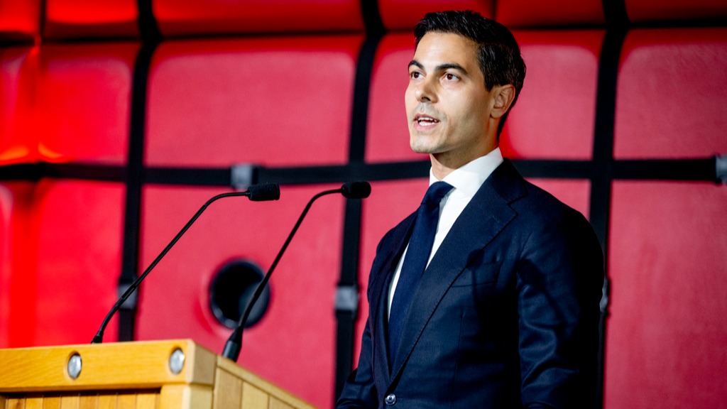 Jetten biedt namens regering excuses aan voor slechte behandeling Molukkers