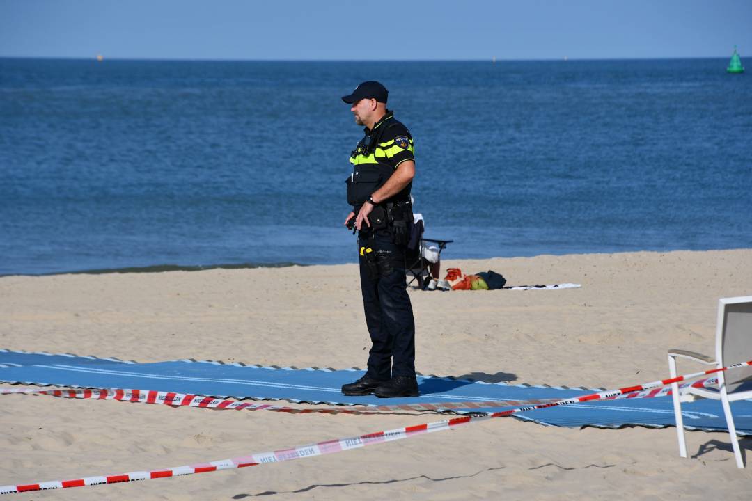 Tractor rijdt over man op strand Vlissingen
