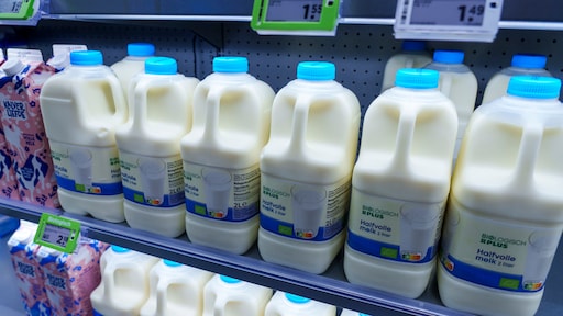 Kabinet komt met statiegeld op melk- en sapflessen