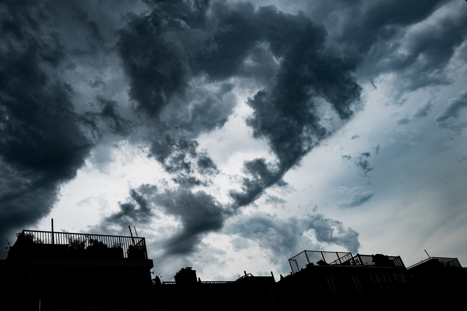 Hitte vanuit westen verdreven, vanavond code oranje om onweer
