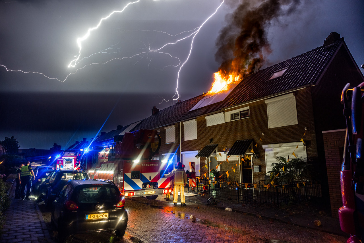 Meerdere mensen gewond geraakt na blikseminslag