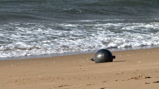 Mysterieuze bollen gevonden op Australisch strand, mogelijke bron bekend