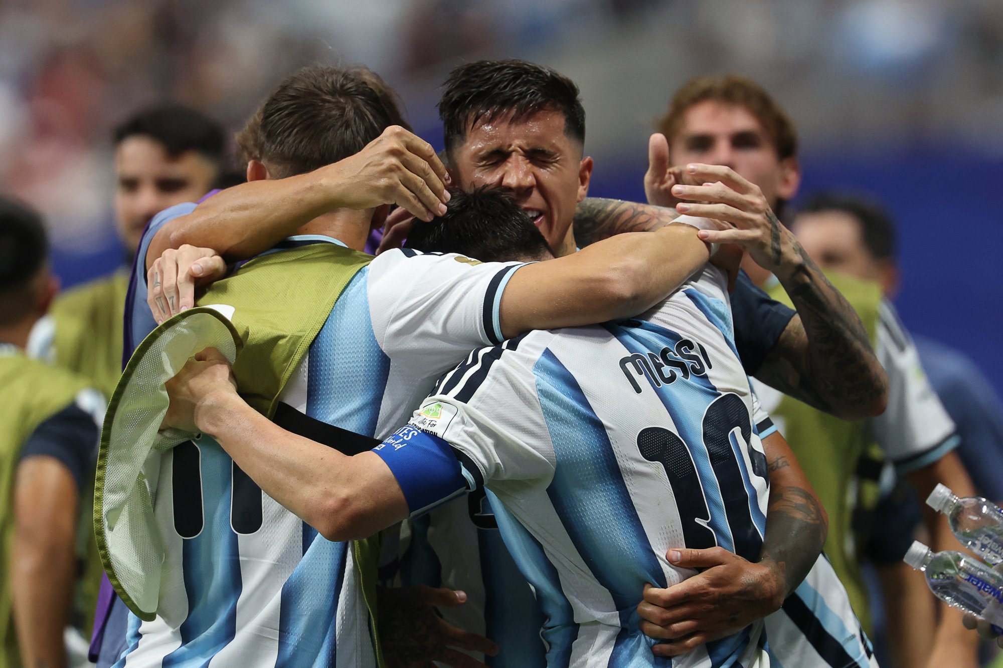 Argentinië komt terug van 2-0-achterstand en verslaat Egypte in WK-wedstrijd