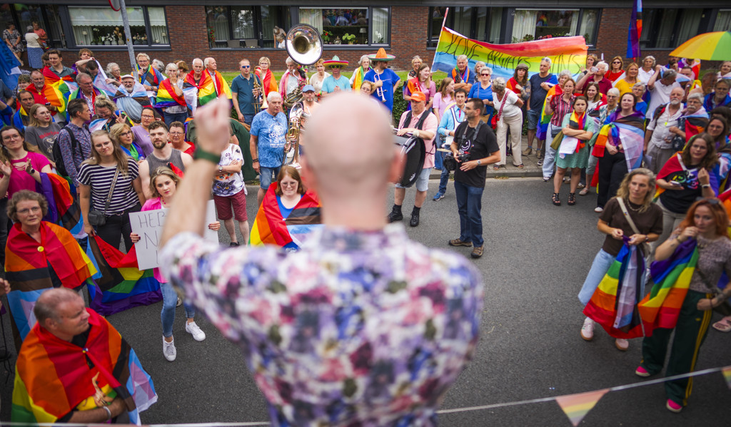 Protest in Gelders dorp dat 'onchristelijke' regenboogvlag niet wil hijsen