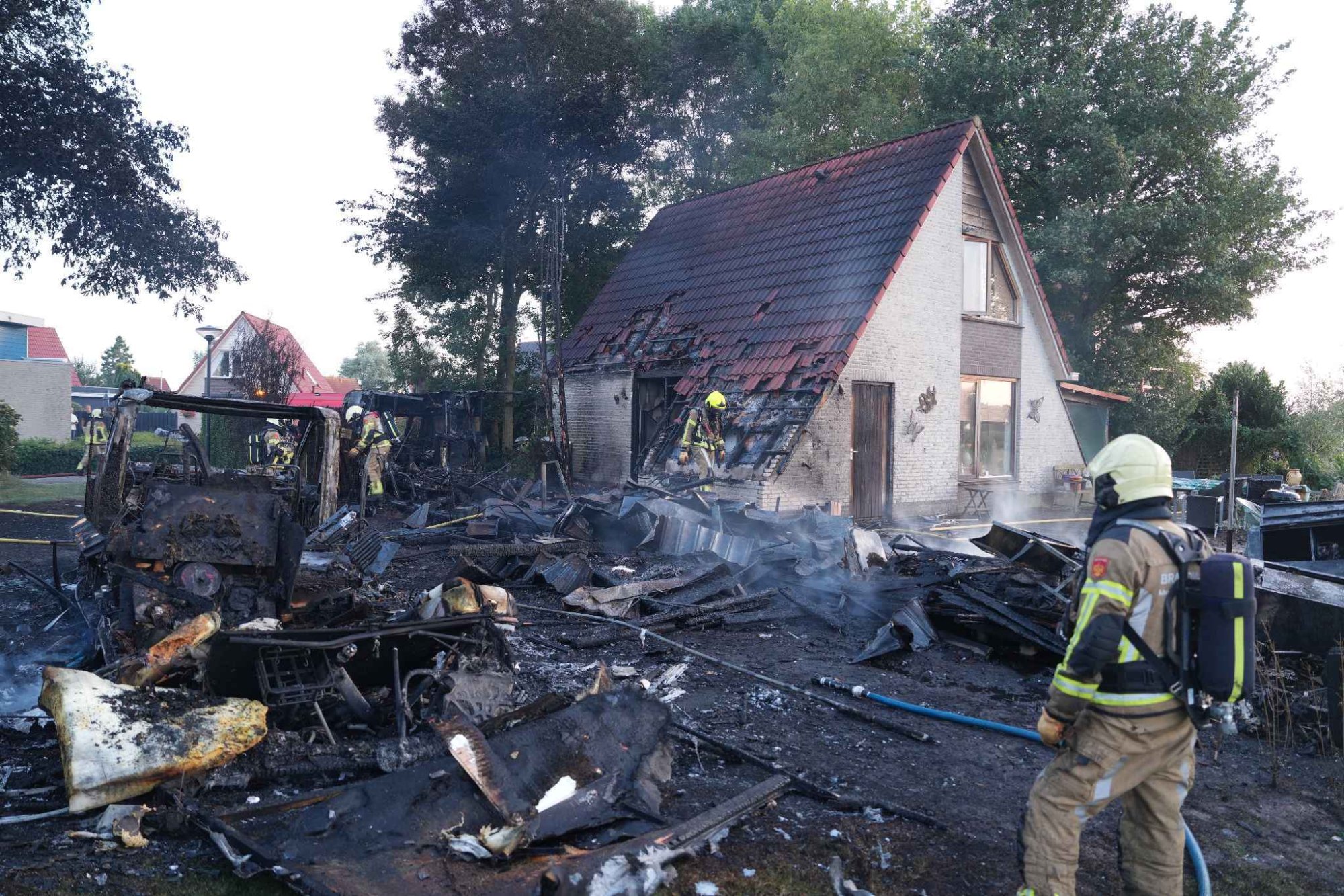 Grote woningbrand in Hesselt, vier mensen nagekeken