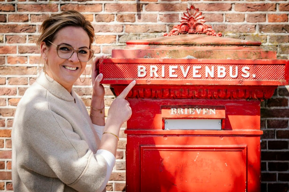 Vrijwilligers bezorgen rouwpost om dure postzegel