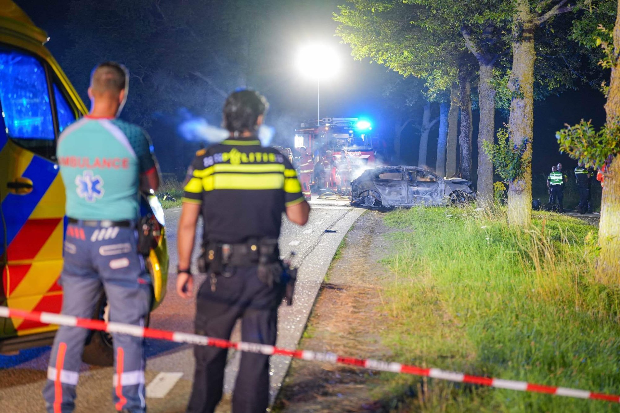 Twee doden bij ongeluk in Den Ham, auto tegen boom
