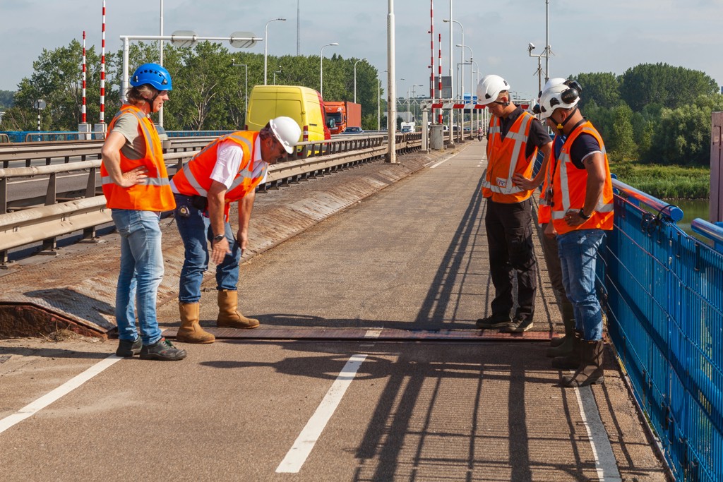 Gevaar Merwedebrug wordt groter en groter, weg kan vervormen