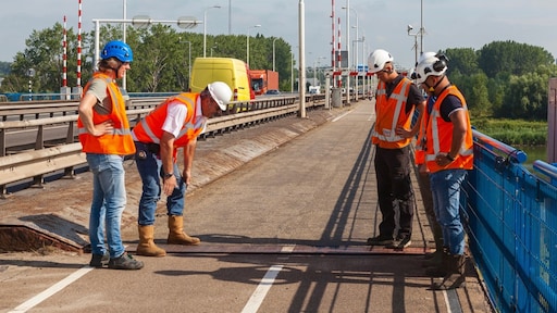Gevaar Merwedebrug wordt groter en groter, weg kan vervormen