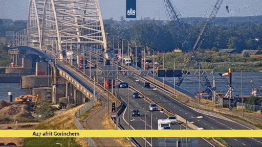 Ondanks verbod tientallen vrachtwagens per uur over Merwedebrug