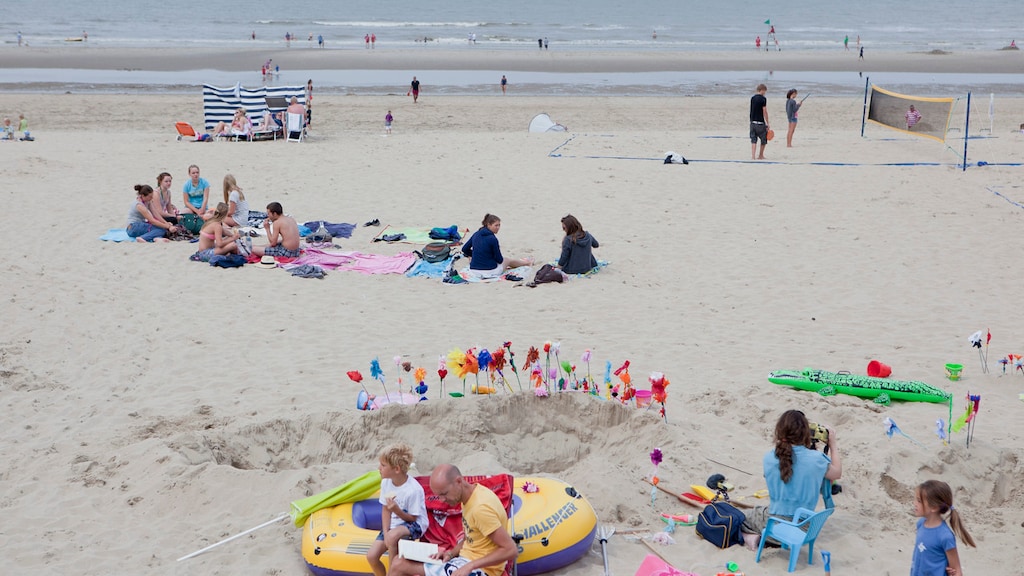 Jongen (14) gereanimeerd na val in zelfgegraven kuil op Belgisch strand