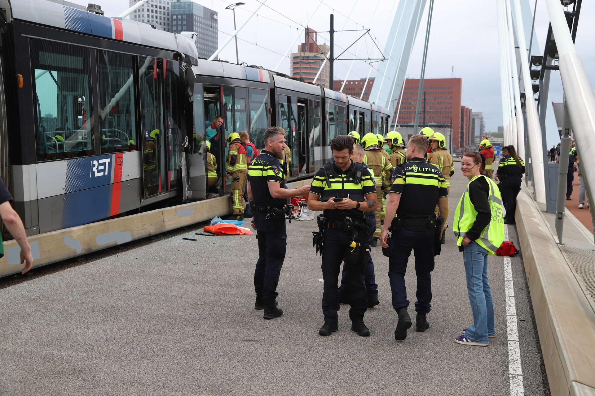 Trambotsing bij Erasmusbrug in Rotterdam