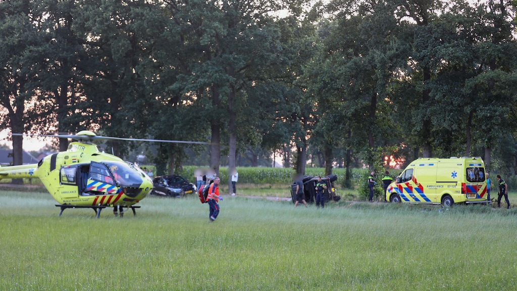 Ook een traumahelikopter landde bij de plaats van het ongeluk.