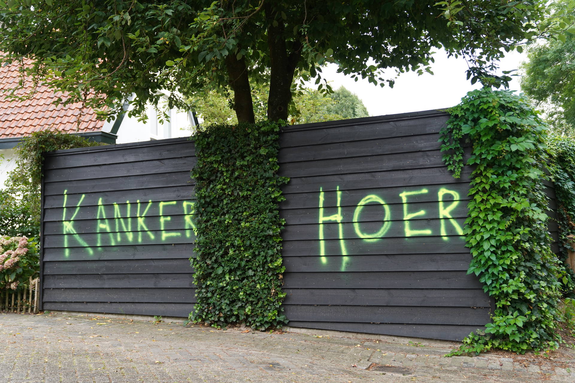 'Overtreffende trap', mensen die pro-azc zijn, krijgen het nu te verduren