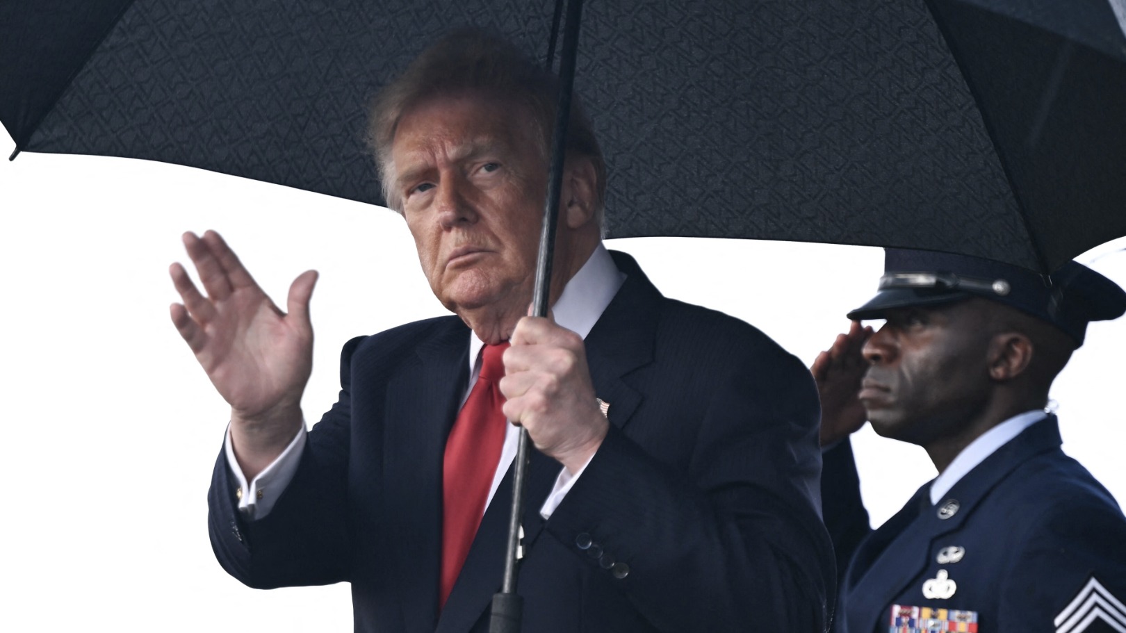 Bij uitvaart 'Trump-fluisteraar’ zoeken Zelensky en Netanyahu steun in Washington