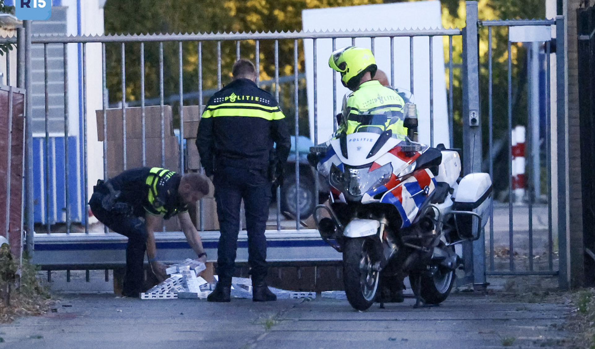 Op heterdaad betrapt: mannen proberen in te breken bij de politie