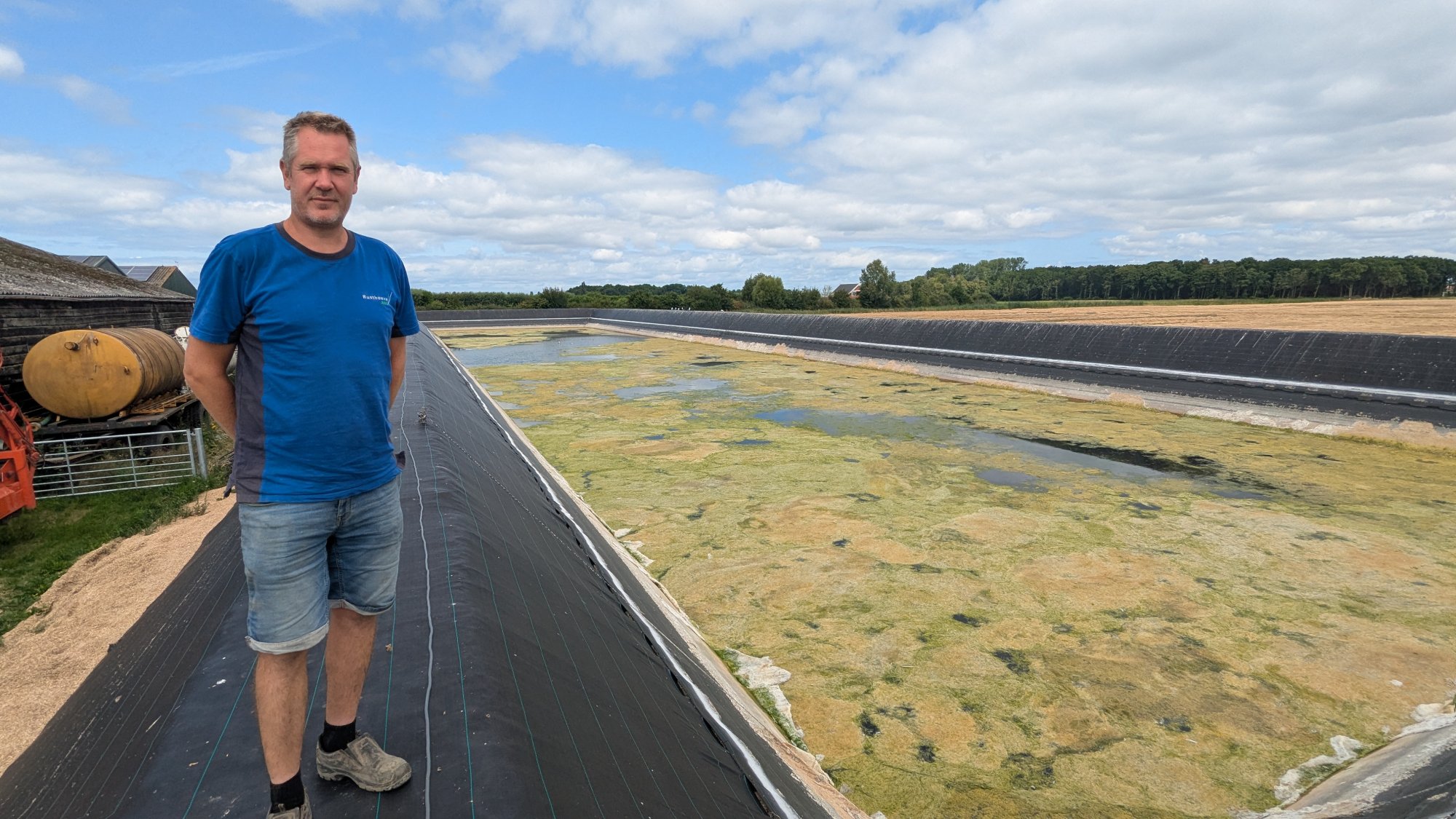 Zo probeert deze Zeeuwse boer zijn oogst van de droogte te redden