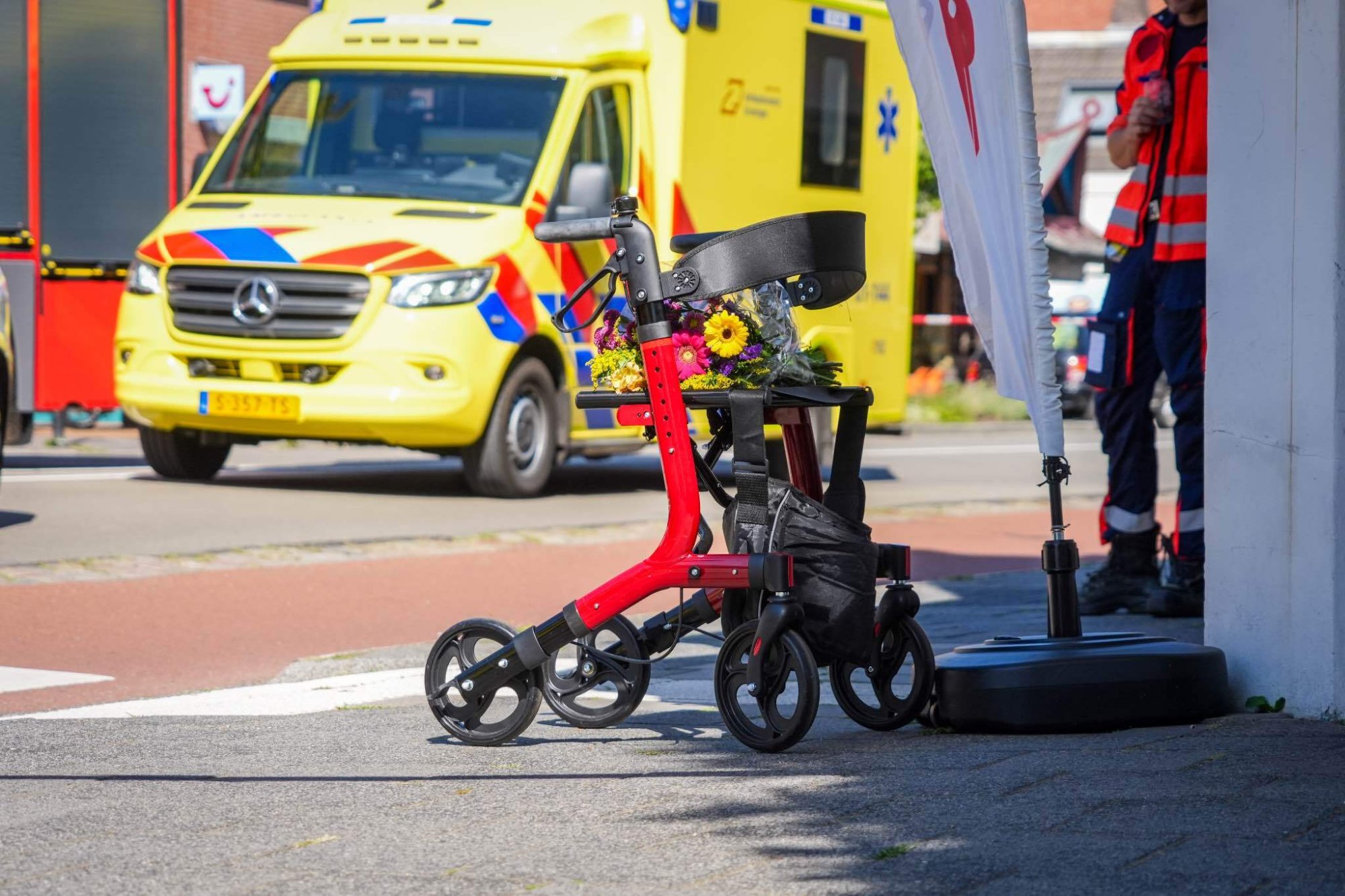 81-jarige voetganger overleden na aanrijding met vuilniswagen in Groningen