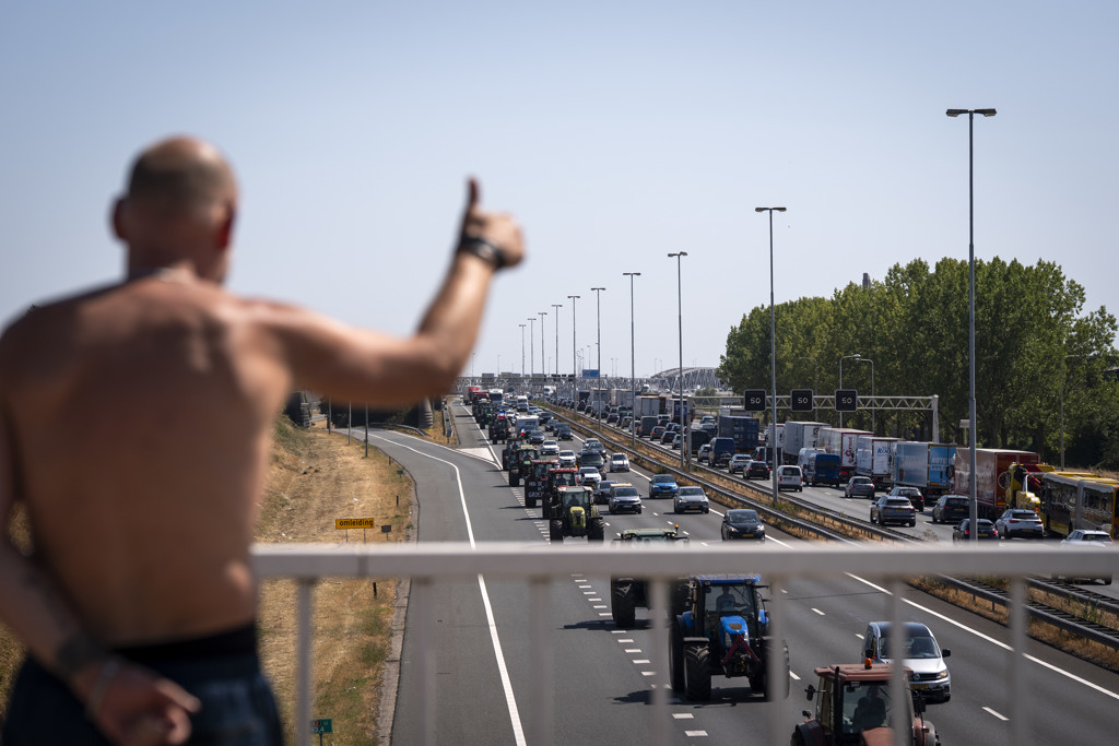 Politie: wel degelijk geprobeerd om tractoren van snelweg te weren