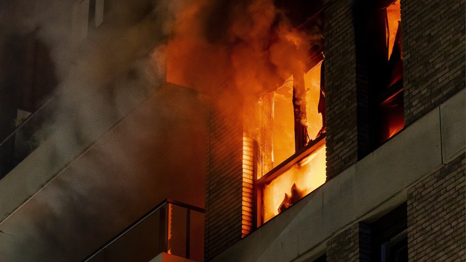 Flat van zes verdiepingen vannacht in Oosterhout ontruimd door brand