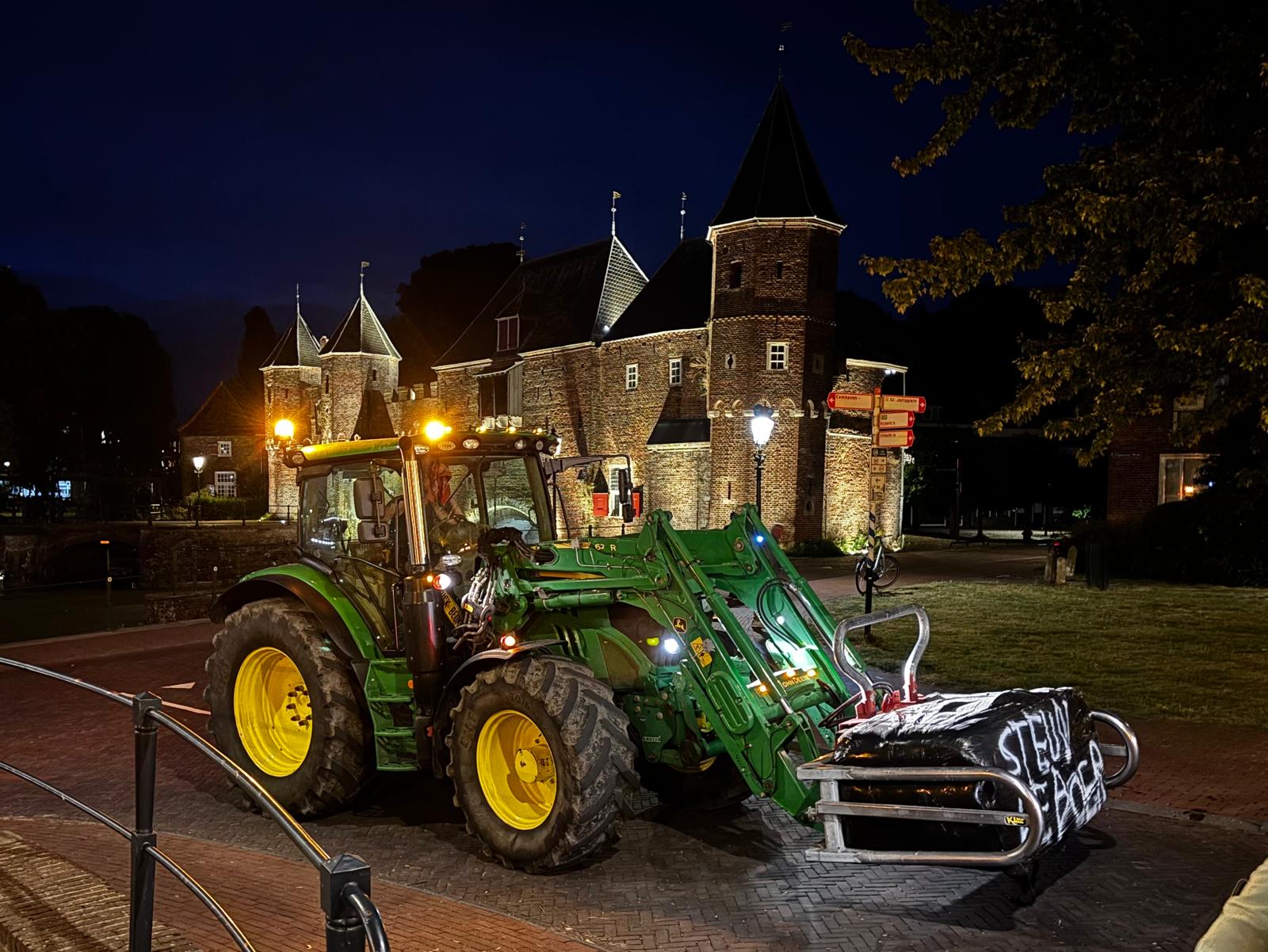 Tientallen boeren met trekkers naar Amersfoort en Barneveld