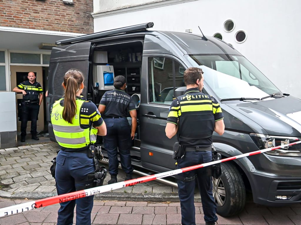 Nghi phạm (20) giết hại cô gái trẻ (19) ở Heiloo vẫn bị giam giữ lâu hơn