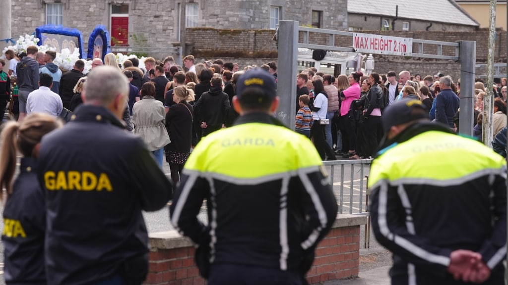 Image for the article: Ierland worstelt met racisme én rol van sociale media bij dodelijk auto-ongeluk