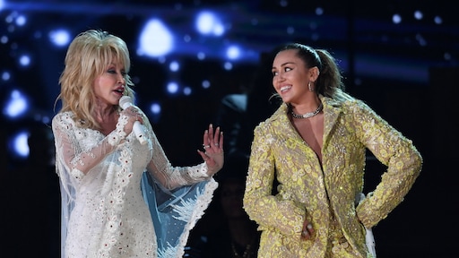 Miley Cyrus reageert voor het eerst op overlijden Dolly Parton