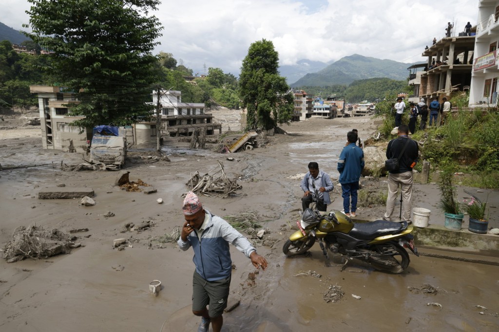 Dodental Nepal loopt snel op, honderden vermisten na zware overstromingen