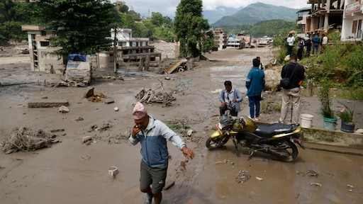 Dodental Nepal loopt snel op, honderden vermisten na zware overstromingen
