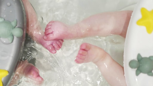 Australische vrouw bevalt van tweeling die biologisch geen familie van elkaar is