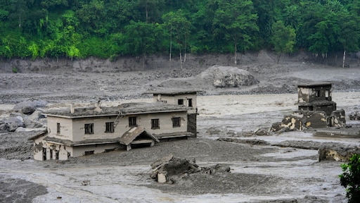 Dodental ramp Nepal en Tibet loopt verder op, meer dan 1300 vermisten