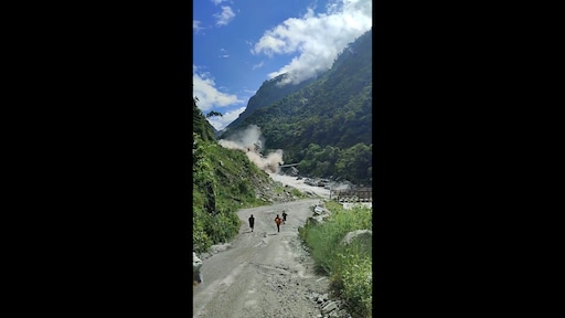 Bouwvakkers in Nepal rennen voor hun leven, laten nieuwe beelden zien