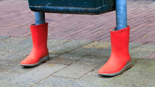 Na een rustige ochtend trekken vanmiddag regen- en hagelbuien over