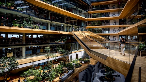 Luxe kantoren moeten werknemers (terug) naar de werkvloer lokken