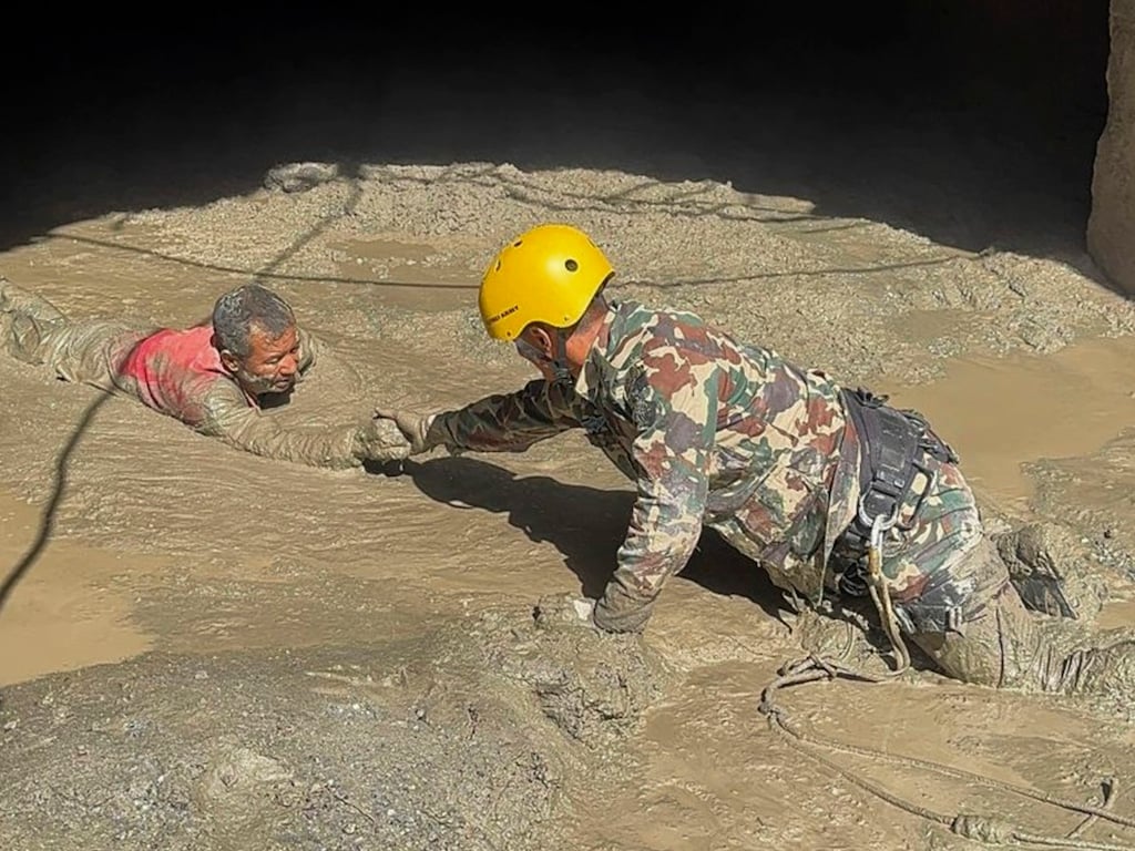 Doorbraak in Nepal: reddingswerkers vinden tunnel waar 100 mensen vastzitten