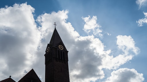 Mooie start van de herfst: zon straalt door de wolken