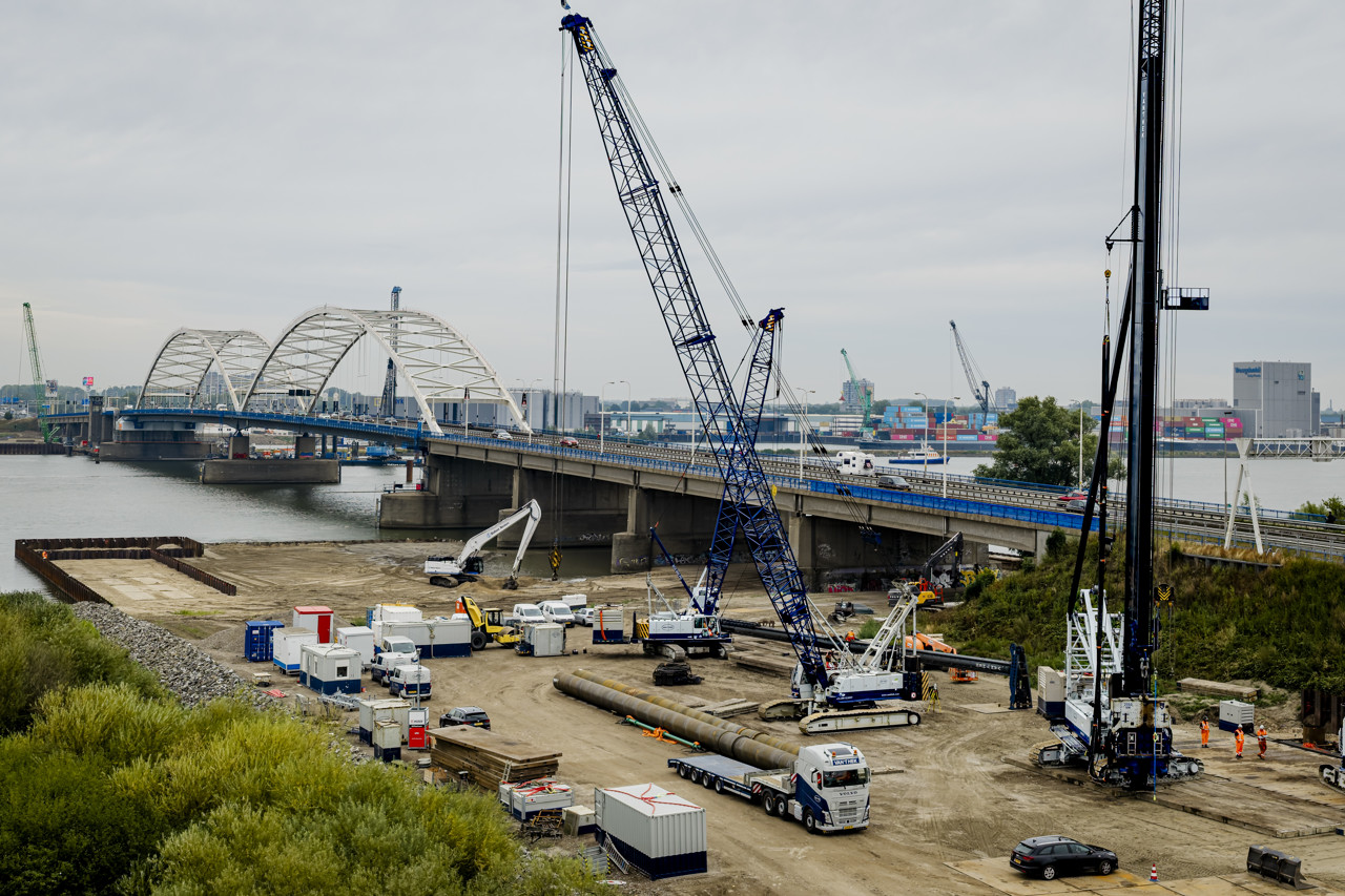 Prinsjesdagstukken: 1,5 miljard extra voor betere wegen en bruggen