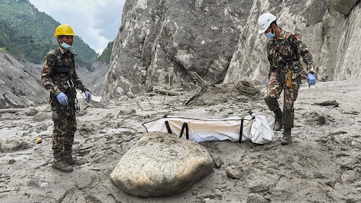 Dodental overstromingen Nepal en Tibet boven de 1000