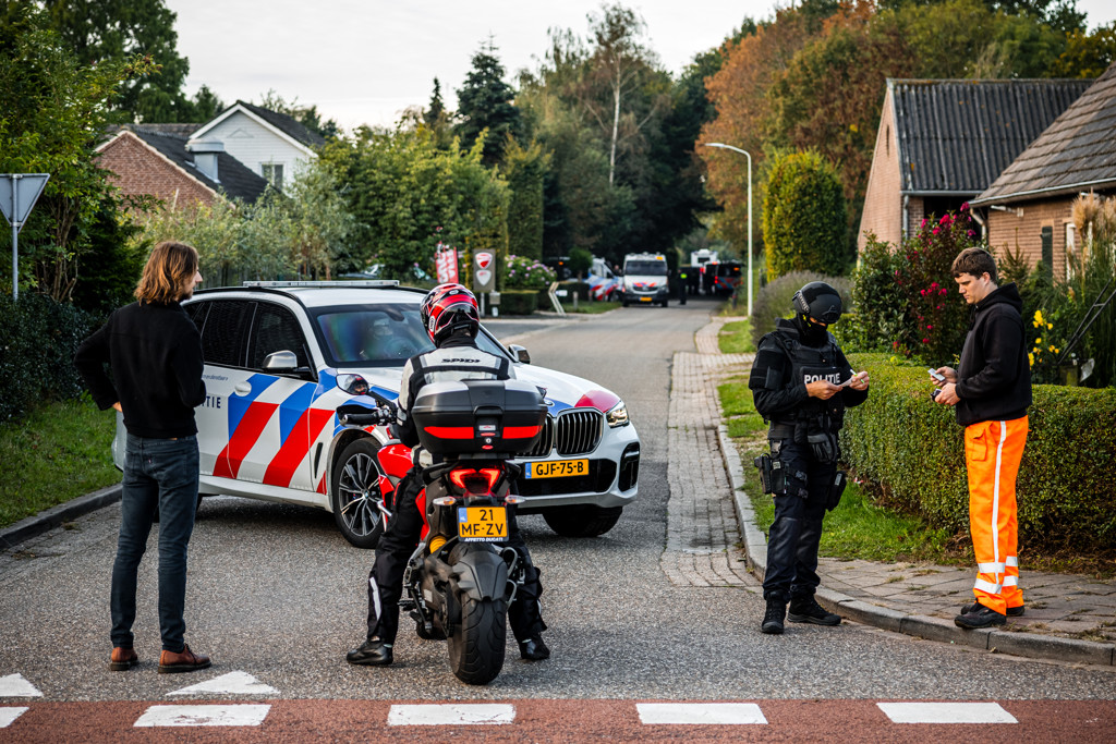 In Overasselt klinkt gefluister: die mensen, in dat huis, hoe nu verder?