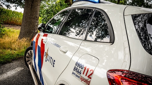 Motorrijder vast voor botsing op politieauto waarbij bijrijder overleed