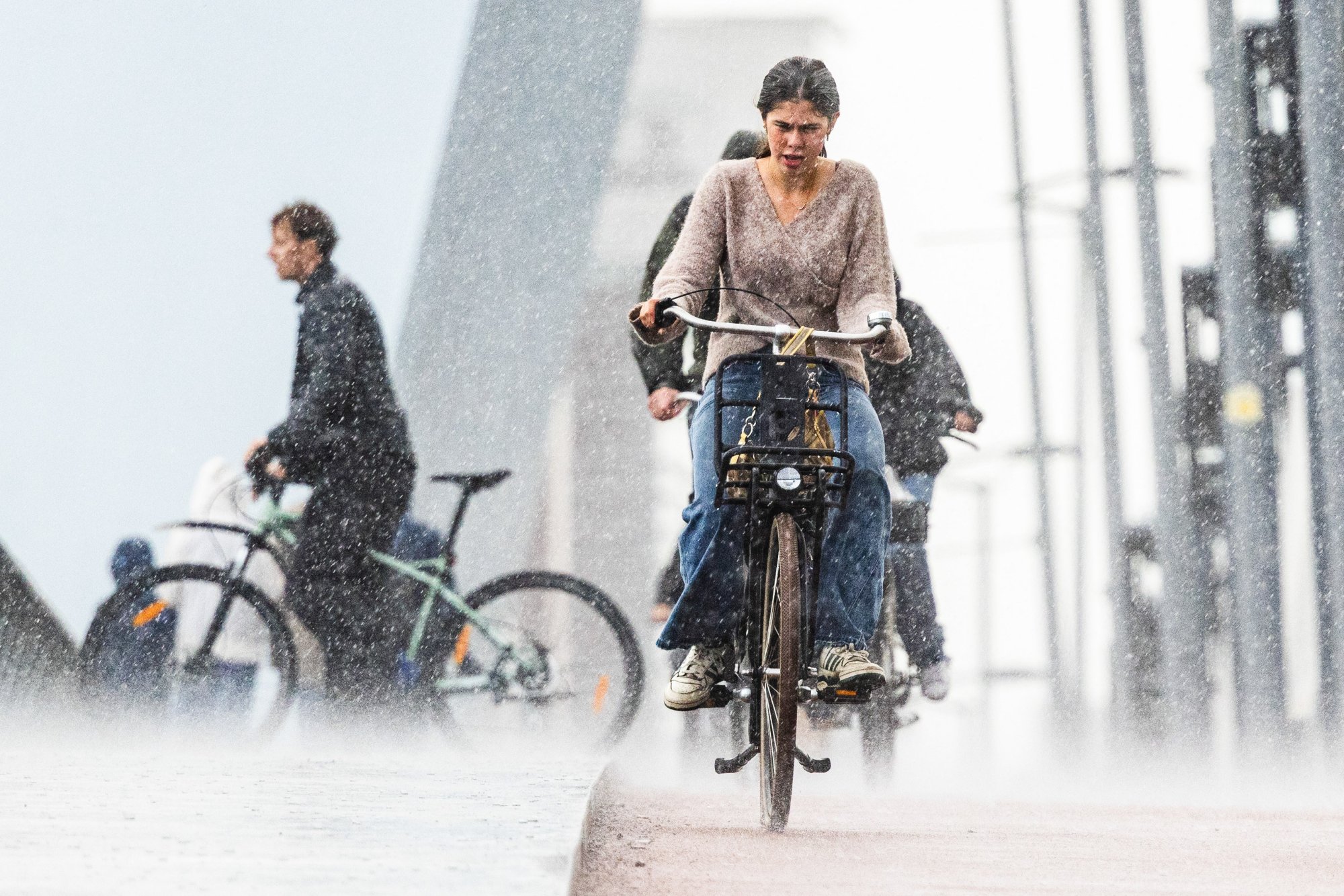Vandaag regen en wind, zondag en maandag bijna 30 graden
