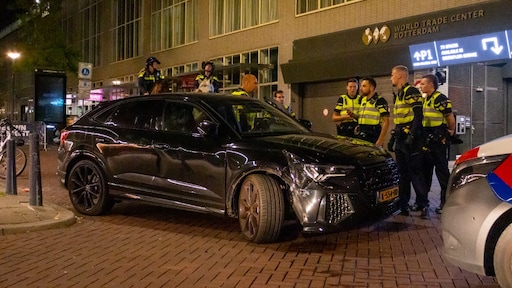 Dronken vrouw aangehouden die inrijdt op terras in Rotterdam