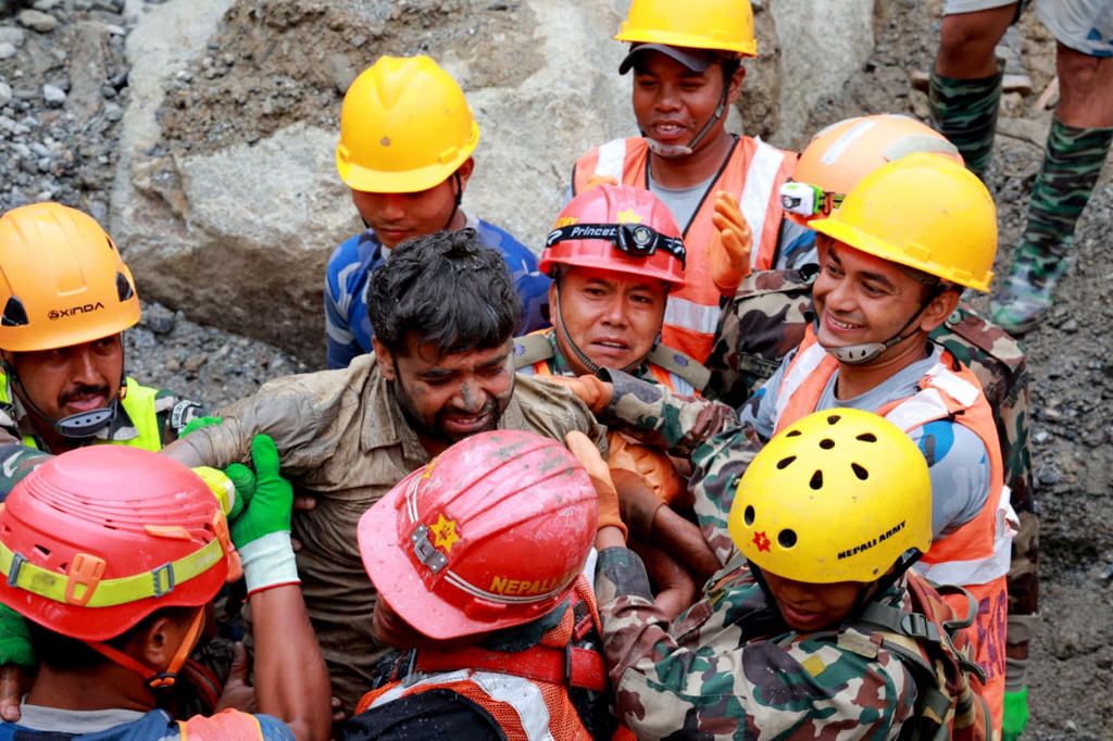 Sanjay zat negen dagen vast in donkere tunnel Nepal: 'Ik voel me herboren'