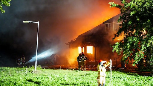 Brandweer rukt uit voor vlammenzee in woning Purmerend