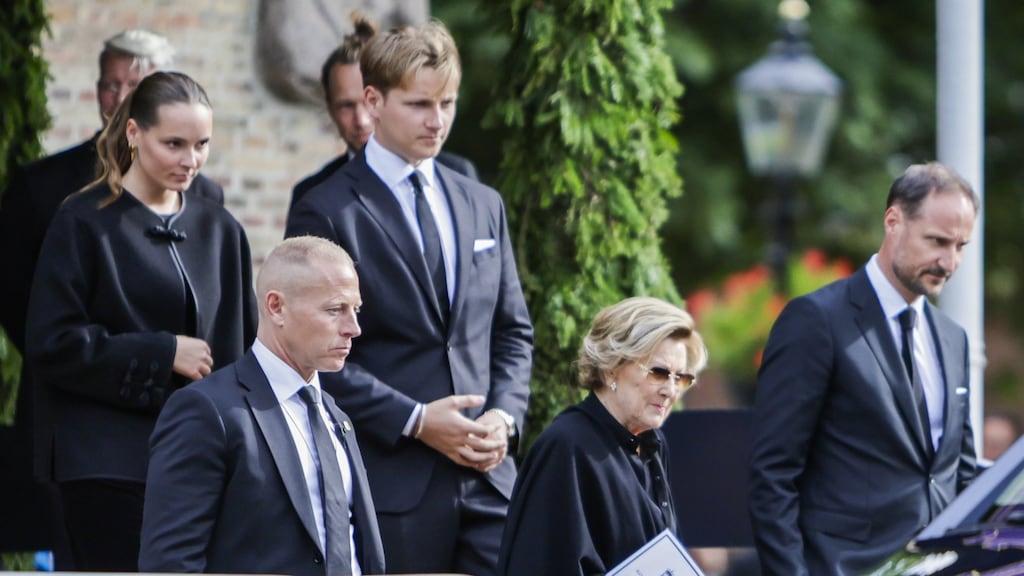 Noors koningshuis vertrekt naar Oslo voor uitvaart Harald