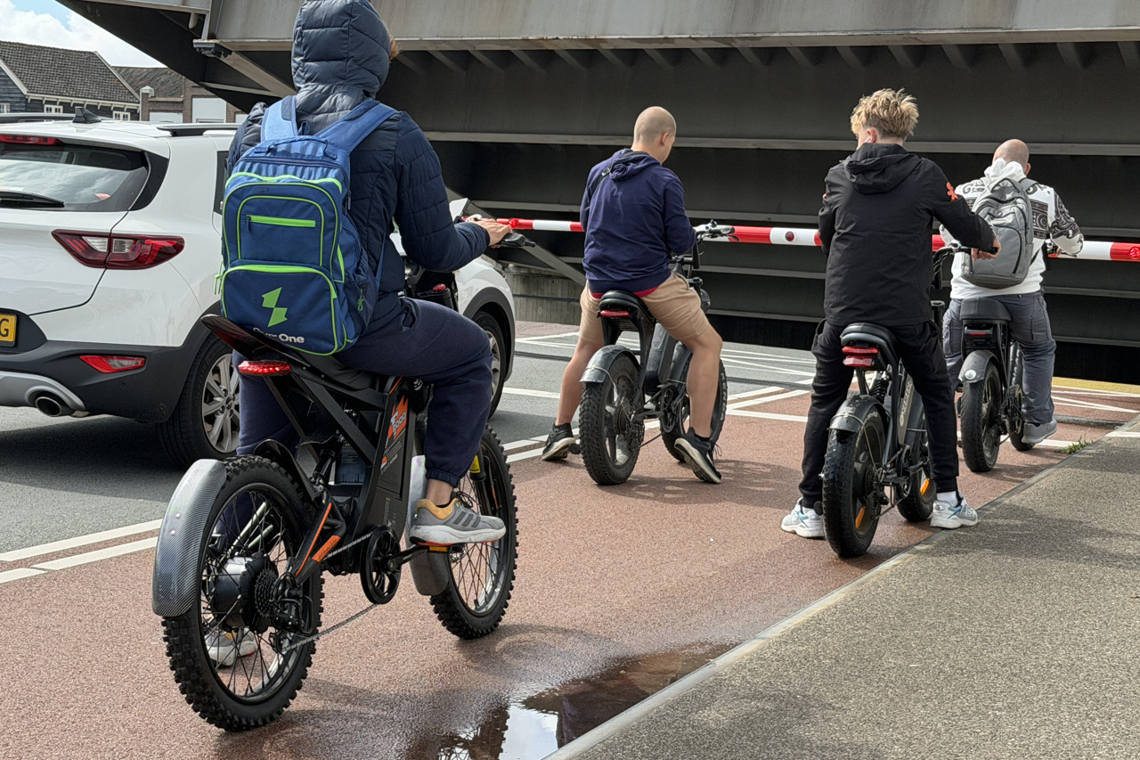 Politie waarschuwt voor 'omvormers' die fatbikes 80 km/u laten rijden